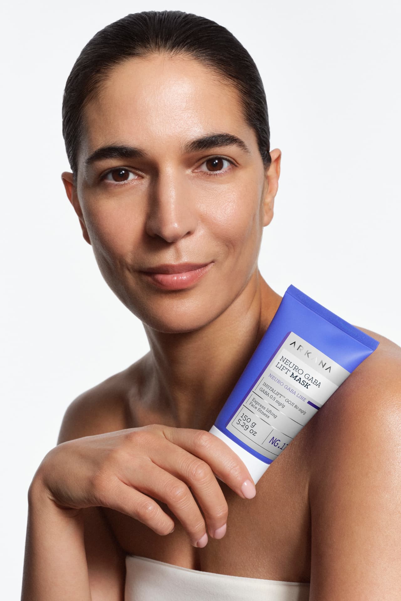 Modell mit ARKANA Neuro Gaba Lift Mask