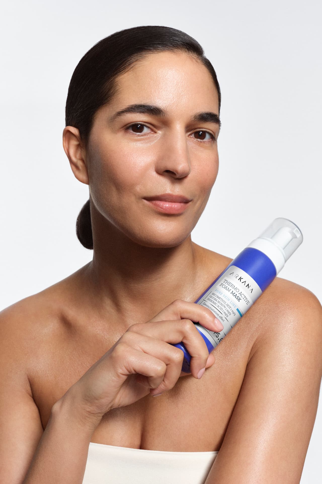 Modell mit ARKANA Thermo Active Foam Mask